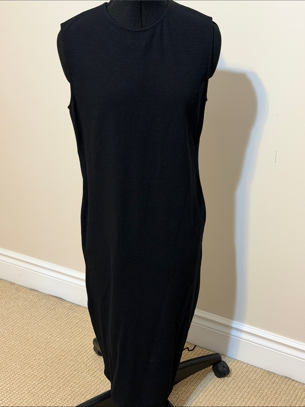 VINCE Sleeveless Crewneck Back Zip Pencil Dress Form Fitting Stretch